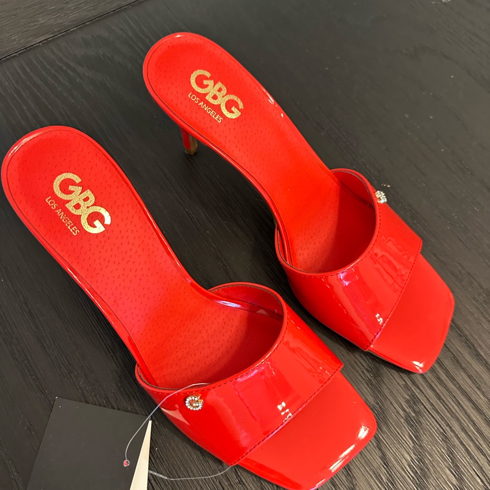 Red heels never worn size 10